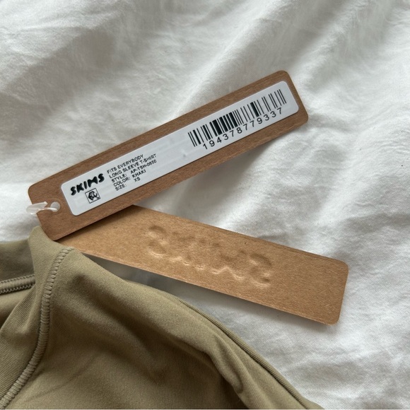 BNWT SKIMS FITS EVERYBODY LONGSLEEVE XS KHAKI - Picture 5 of 5